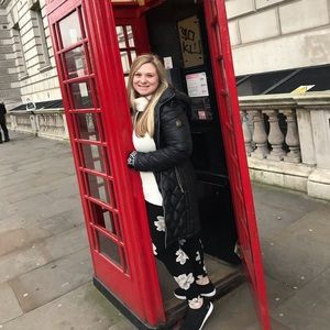 Meet your Posher, Danielle